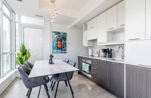 Downtown Toronto Apartment | The Noho Entertainment District