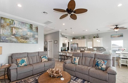 Bermuda Beach House | The Ocean Aire - 30 secs from the sand!