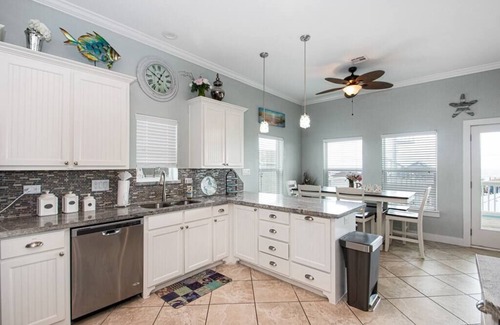 Bermuda Beach House | The Ocean Aire - 30 secs from the sand!