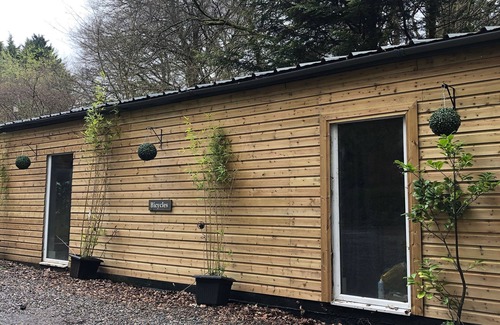 Taff's Well Cabin | The Old Art & Coffee House on the Taff Trail - sleeps 4 (+1)
