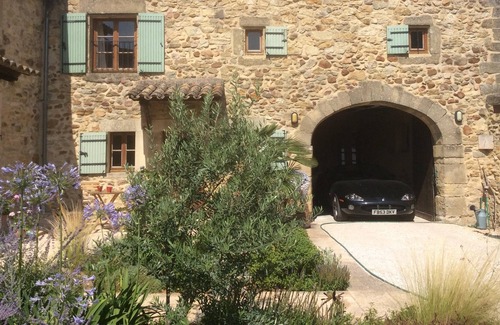 La Bastide-d'Engras Cottage | The Old Barn in the village of La Bastide d'Engras near Uzes