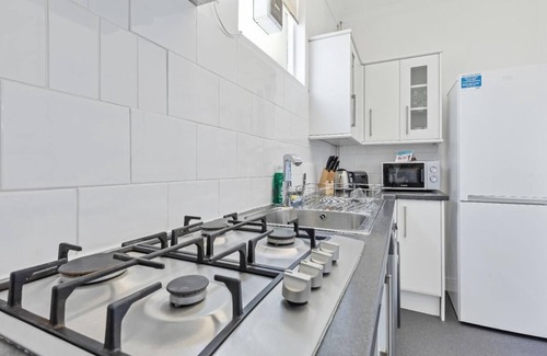 Kemptown House | The Old Brewery House | By My Getaways | Parking