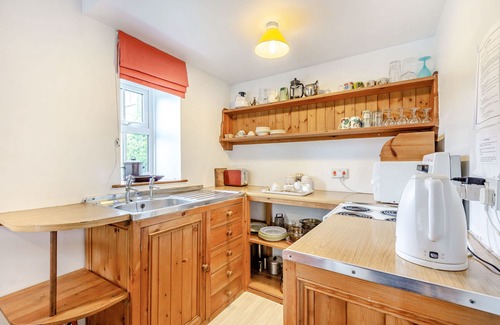 Penselwood Cottage | THE OLD BULL STALL, pet friendly, with a garden in Penselwood
