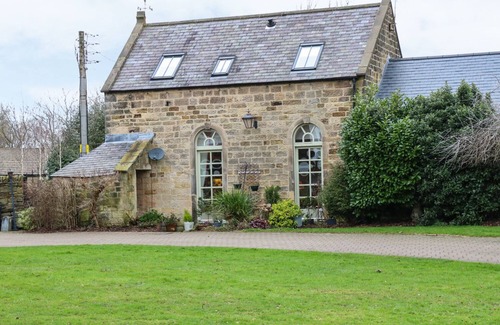 Woolley Moor Cottage | THE OLD CHAPEL, character holiday cottage, with a garden in Handley