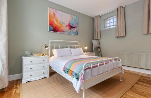 Saundersfoot House | The Old Cottage - Central Location Near the Beach