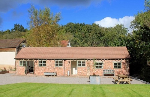 Flaxley Cottage | THE OLD DAIRY, pet friendly in Cinderford