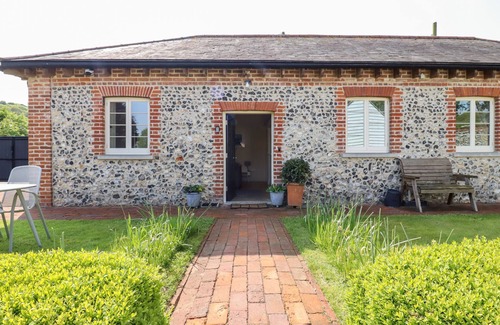 Farningham Cottage | THE OLD DAIRY COTTAGE, family friendly, with a garden in Sevenoaks