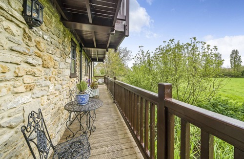 Bridport House | The Old Piggeries - sleeps 7 guests in 4 bedrooms