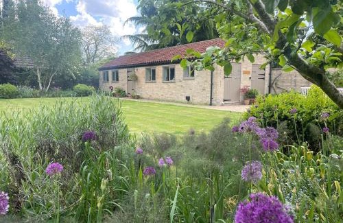 St Neots House | The Old Piggery - tranquil garden guest cottage