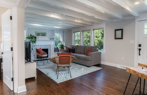 Westbrook Center Cottage | The Old Salt Cottage · Cozy Gateway Near Beach