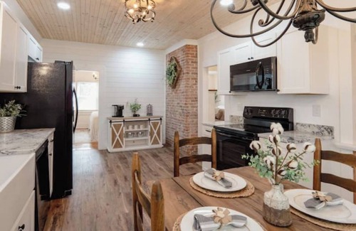 Tusculum House | The Olde White House