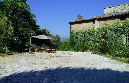 Montelaguardia House | The Olivella, former parsonage of 1600 olive trees and herbs with pool