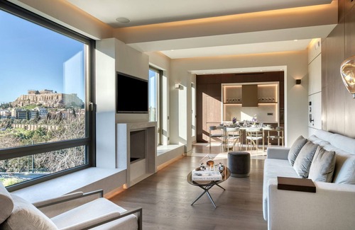 Mets Apartment | The One Acropolis | Deluxe Suite