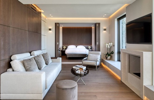 Mets Apartment | The One Acropolis | Deluxe Suite