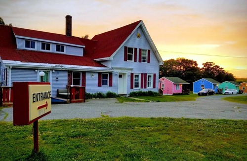 Ellsworth Cottage | The Orange Cottage @Twin Hills Cottages