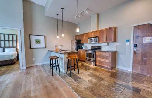 James Bay Hotel | The Oswego Hotel