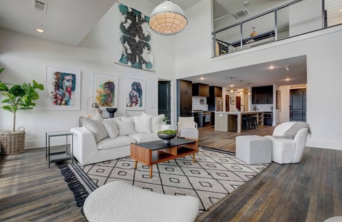 Castleberry Hill Apartment | The Otis Boutique Hotel, Sleeps 48