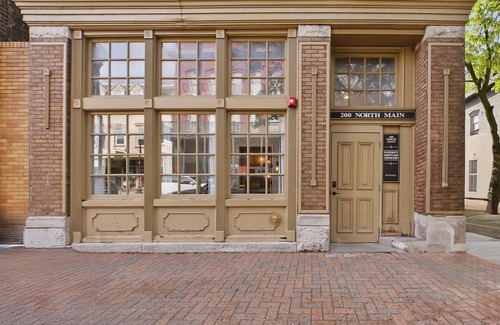 St. Charles Historic District Apartment | The Otter Suite at Divine Otter