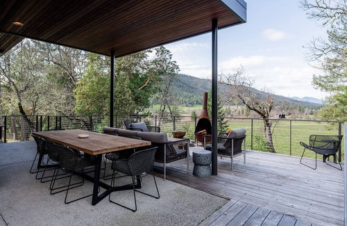 Jacksonville House | The Overlook at Cowhorn Vineyard & Garden, an immersive vineyard stay