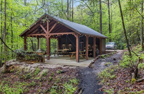 Pine Ridge Apartment | The Overlook - Camping Cabin Retreat in RRG KY