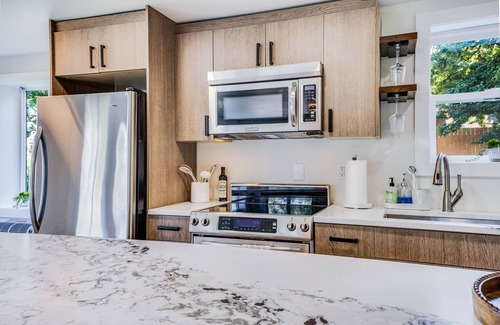 SeaTac House | The Overlook-Mt. Rainier View - near Seattle.