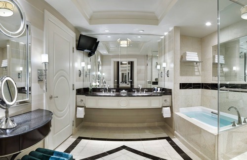 Las Vegas Strip Hotel | The Palazzo Prestige Club Lounge