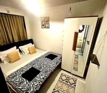 Pali Hill Apartment | The Pali Nook, Cozy Bandra Escape