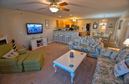 Rehoboth Beach House | The Palms * 3BR LUXURY CONDO w FREE POOL ACCESS - Sleeps 8 - 10