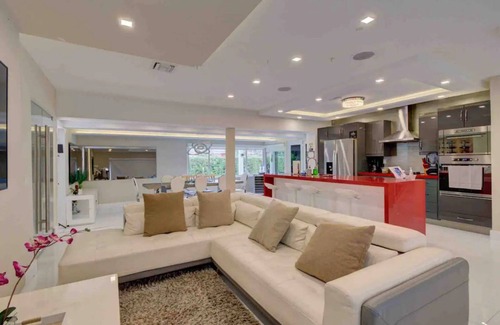 Ives Estates House | The Palms Getaway Villa