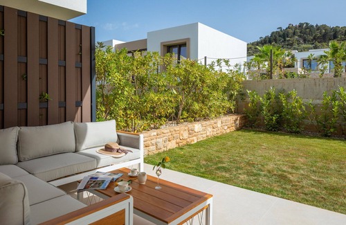 Tkon Villa | The Palms Resort - Villa Beach I