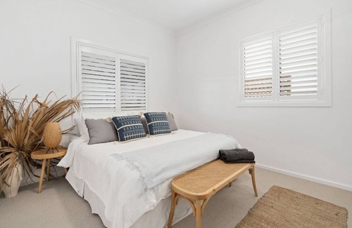 Stockton House | “The Palms” Top rated accomodation close to beach