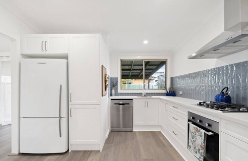 Stockton House | “The Palms” Top rated accomodation close to beach