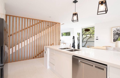 Wamberal House | THE PALMS @ WAMBERAL | Pool, close to beach | Accom Holidays