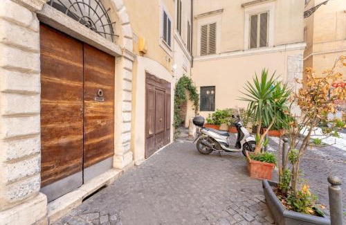 Rione VIII Sant'Eustachio Apartment | The Pantheon Gallery, in the Center of Rome