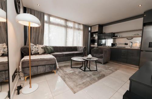 Houghton Estate Apartment | The paramount