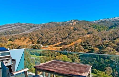 Thredbo Ski Chalet | The Peak 6 - Central Village