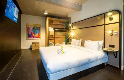 Arsenal Hostel | The People - Paris Marais