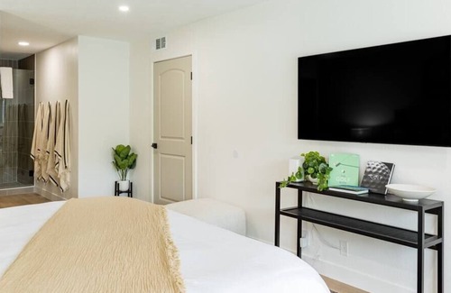 Mission Viejo House | The Perch - 4 Bd Luxurious Oasis, Nearby Beaches, & Backyard