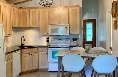Laguna Beach Estates Cottage | The Perch- FREE Golf Cart! Recently Updated, Sleeps 5, 1.5blocks from the beach.