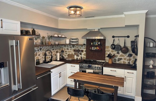 Del Mar House | The Perch on Morningside- Your Quiet Escape