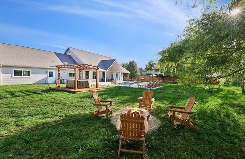 Ponder House | The Perfect Getaway 5BR/4BA with Pool and Hot Tub