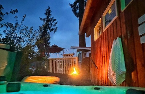 Shelton Cabin | The perfect place for a private romantic get away. Pet friendly too!