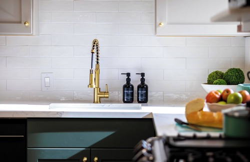 Alhambra House | The Phoenix Stay – Cozy 3BR Retreat with AC & WiFi in the Heart of Phoenix!
