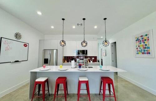 East Naples House | The Pickleball Haven of Naples - Gray Supreme