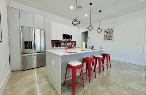 East Naples House | The Pickleball Haven of Naples - Gray Supreme