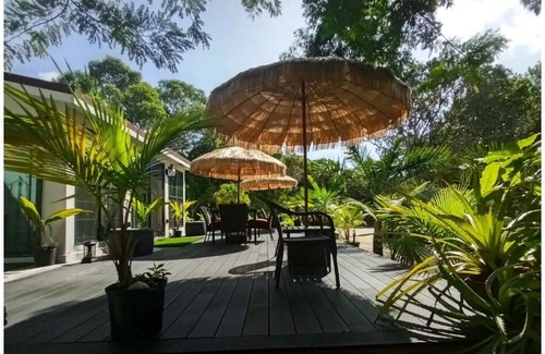 Rock Sound Cabin | The Pilot House, "Inn Between the Beaches"