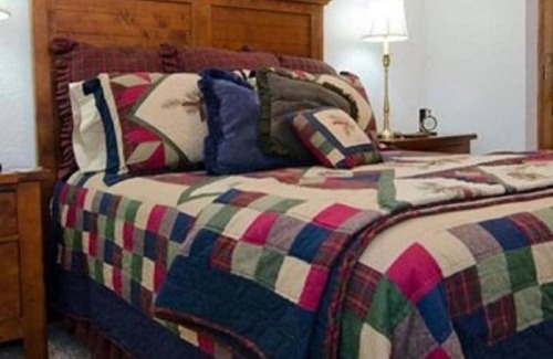 Broken Bow Cabin | The Pine Cone - Cozy & Perfect for Couples ~ Includes Kayaks!