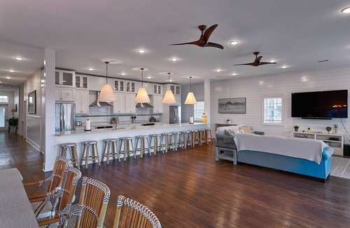 Ocean Isle Beach House | The Pineapple Beach Club, a Majestic Oceanfront Retreat, sleeps 36.