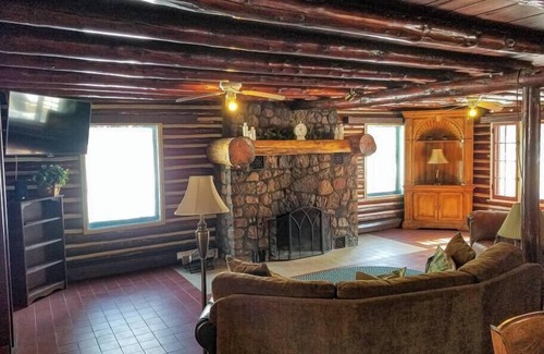 Clam Lake House | The PineHurst Lodge - Lower Clam Lake - Snowmobile Trail Access- Pontoon Rental