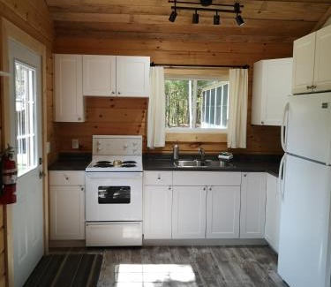 Algonquin Highlands Resort | The Pines Cottage Resort
